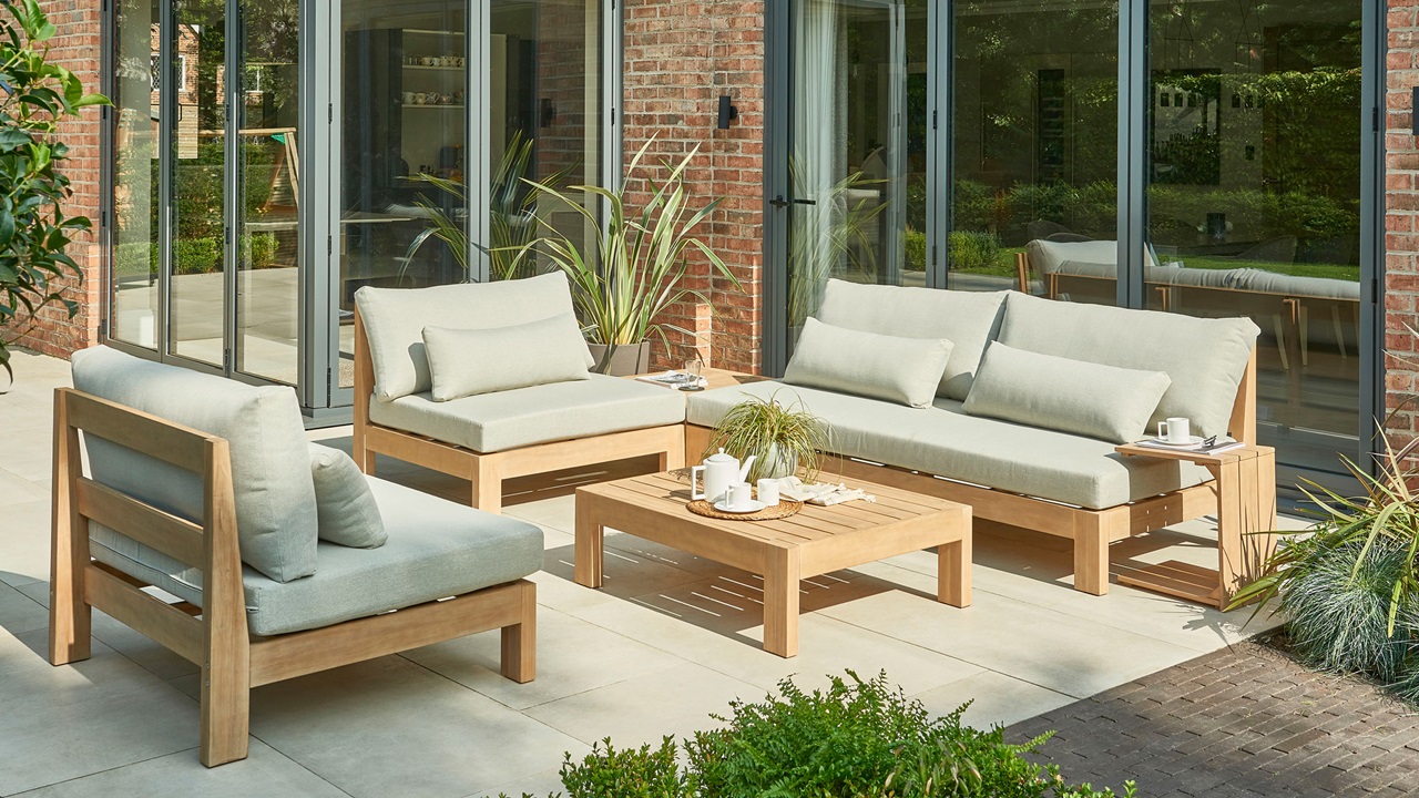 Why Minimalist Design is Perfect for Outdoor Seating